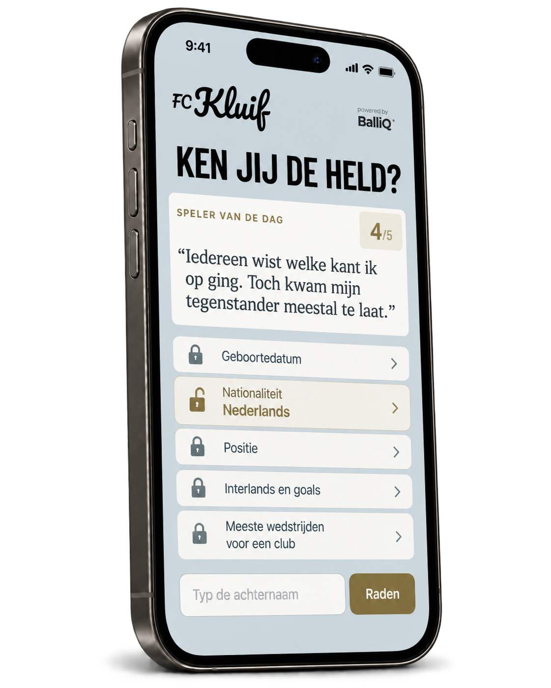 Illustratief iPhone-scherm van de FC Kluif-editie met een spelersverhaal en vijf hints